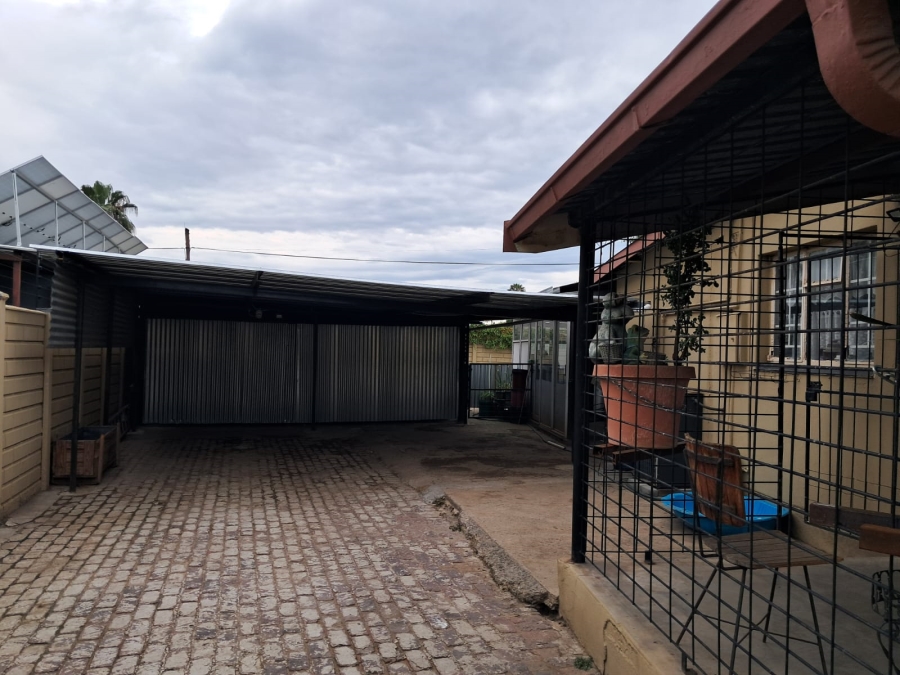2 Bedroom Property for Sale in Oos Einde North West
